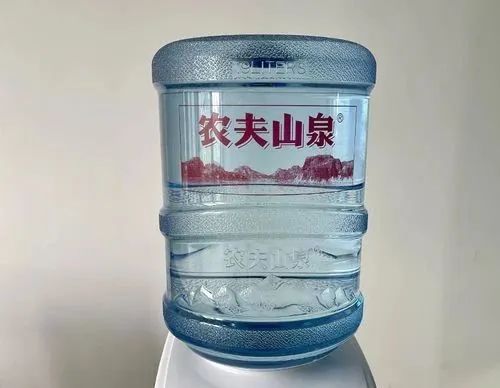 农夫山泉宣布涨价是真的吗？ 旗下有哪些饮料？水源地有几个