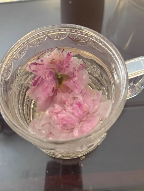 玫瑰花茶是什么样的？玫瑰花茶和金边玫瑰花茶的区别