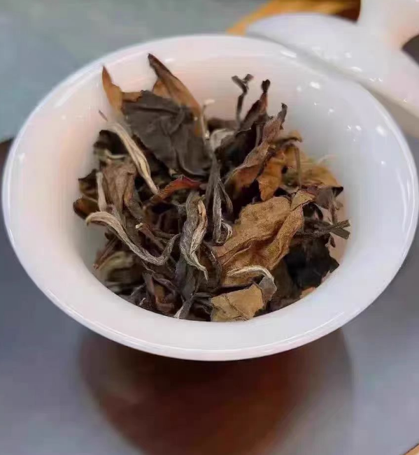 白茶是不是农药最多的一种茶？福鼎白茶种植多久打一次虫子药