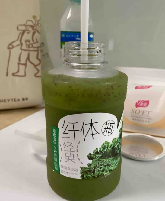 奶茶店里的 “吃草” 新风尚，年轻人到底图啥？