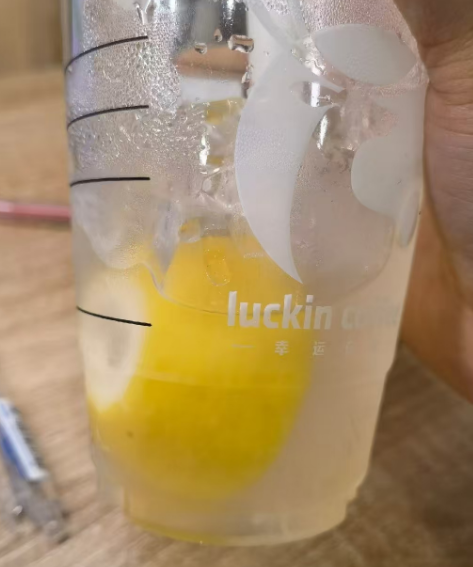 瑞幸轻咖柠檬茶爆改上线！半个柠檬直接把料桶掀了？