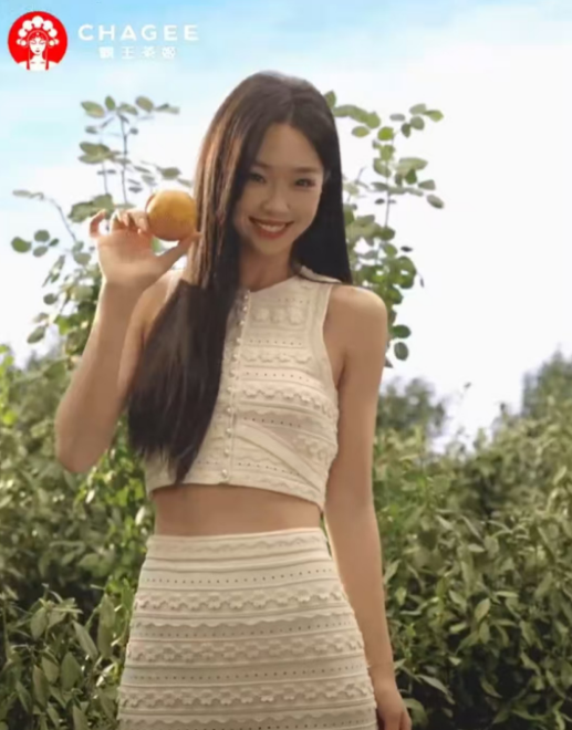 从网友玩梗到明星代言！霸王茶姬 × 小婉管乐这波 “听劝” 赢麻了