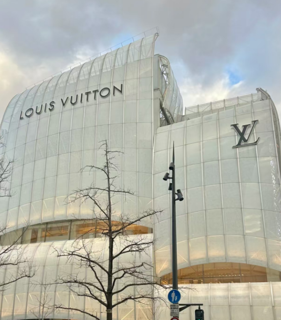 LV 巨轮 “创飞” 星巴克引热议！星巴克回应！