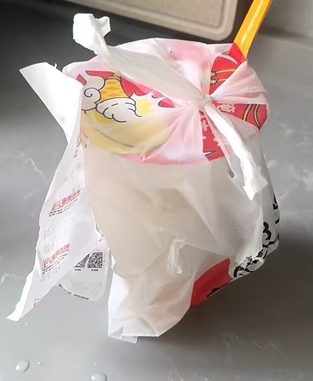蜜雪冰城保温袋告急：保温袋成 “奢侈品”？