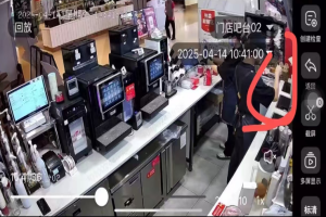 喝完库迪咖啡集体呕吐？店员徒手做饮品是否符合规定？