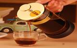 法式滤压壶北欧简约设计美学，磨豆均匀能更好做出一杯好喝的咖啡
