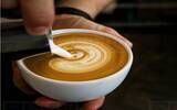 拿铁咖啡 拿铁有几种拉花？咖啡拉花最简单的图案-桃心
