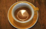 【意式咖啡萃取技巧】制作意式咖啡的第一个基本动作：接粉