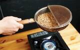 咖啡自家烘焙之手网烘培教程 没有烘豆机如何在家烘焙咖啡豆？