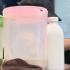 一点点物料摆在吧台还有苍蝇！网友：难以接受！